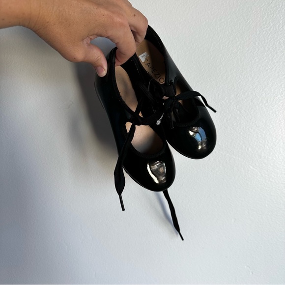 Capezio Glossy Black Ballet Flats - Picture 1 of 4